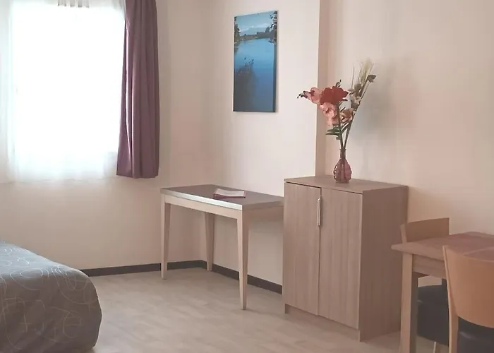 Grand Classe 2 Etoiles De 1 A 4 Personnes *